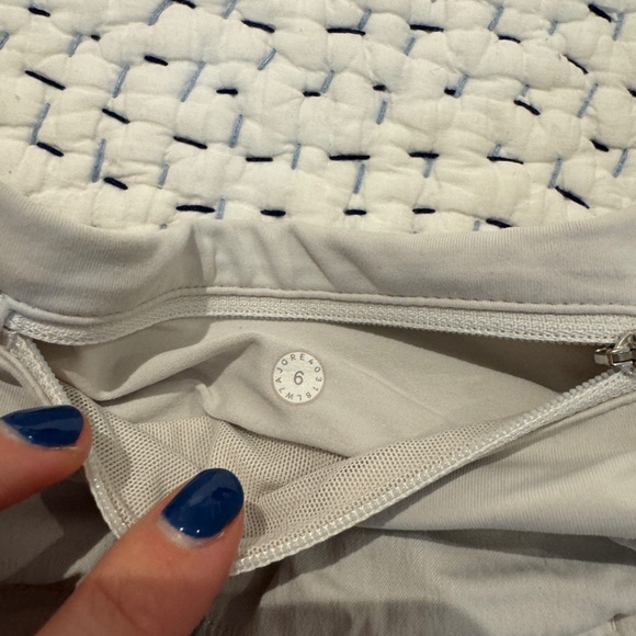 Lulu lemon speed shorts - Picture 4 of 4